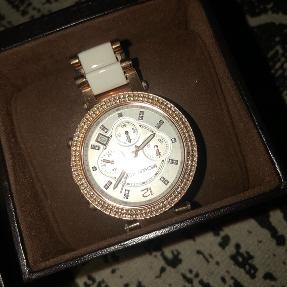 Watch - Picture 2 of 3